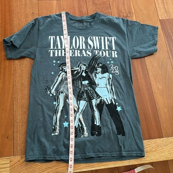 Taylor Swift The Eras Tour Official Merch T-Shirt Size Medium - Picture 7 of 7